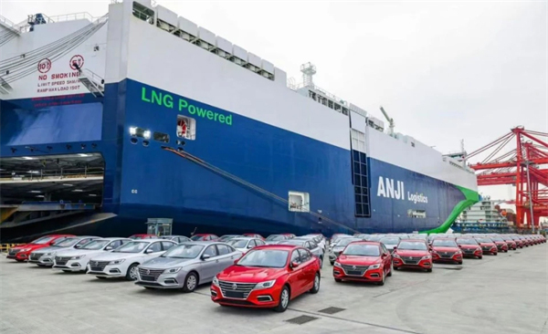 汽车强国路上，步履不停的上汽