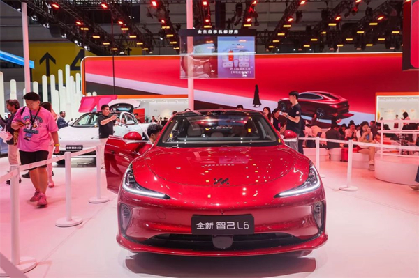 在“主场”，当“主角”！球王会体育盛装出席上海车展