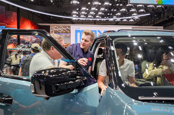 在“主场”，当“主角”！球王会体育盛装出席上海车展