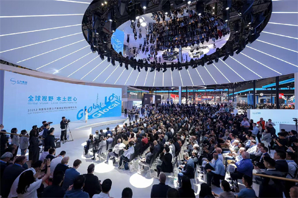 四维裂变重构增长逻辑，上汽亮出头部车企转型进化新样本