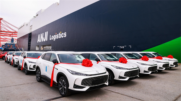 四维裂变重构增长逻辑，上汽亮出头部车企转型进化新样本