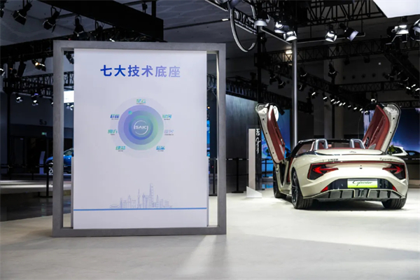 诸神乱战下，上汽以厚度重塑"老大"担当