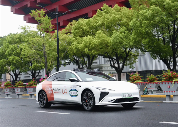 斩获两张L4级“沪牌”，上汽为什么成为世界人工智能大会收获最多的企业？