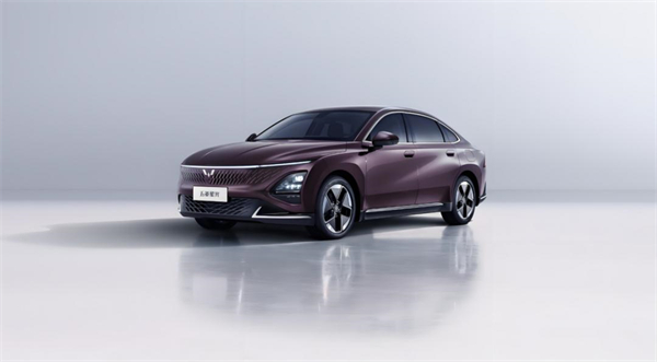 上汽用半年时间，展现出中国汽车“头雁”的变革伟力