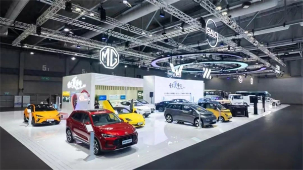 上汽用半年时间，展现出中国汽车“头雁”的变革伟力