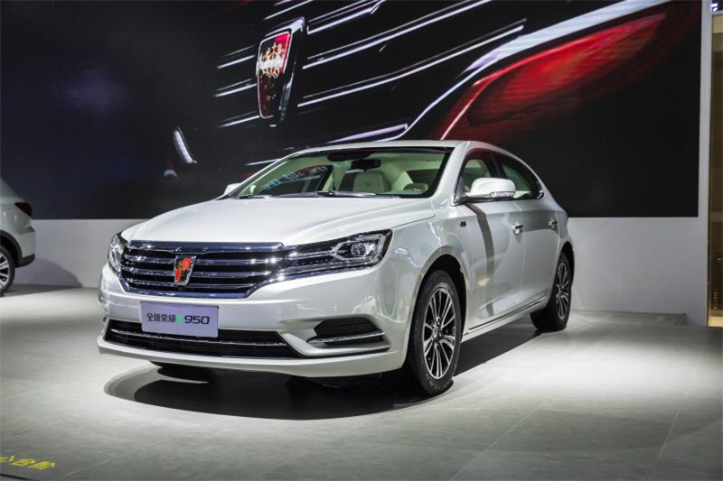 全新荣威950、荣威e950定义“高级轿车” 成都车展亮相售价16.88万起 互联网汽车上市一周年 系统升级带来颠覆式进化