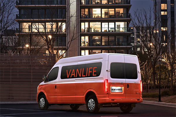 跑得猛、花得少、养得省、全场景！“全场景高价值轻客”上汽大通新途V80 9AT荣耀上市，全面高人一档