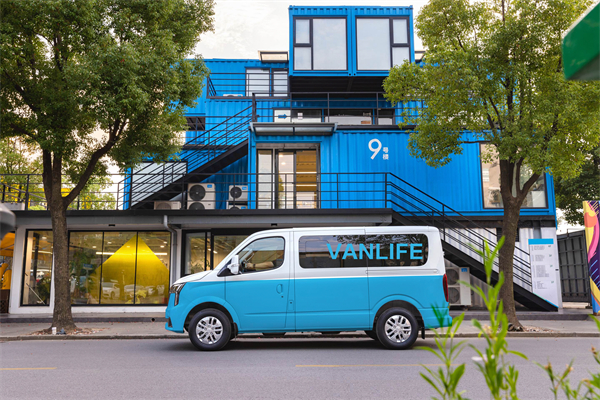 跑得猛、花得少、养得省、全场景！“全场景高价值轻客”上汽大通新途V80 9AT荣耀上市，全面高人一档