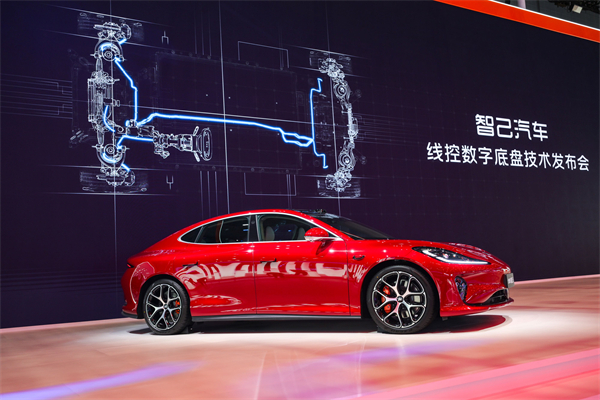 智己汽车发布线控数字底盘技术，今年下半年率先量产上车线控底盘 开启“具身智能”新时代