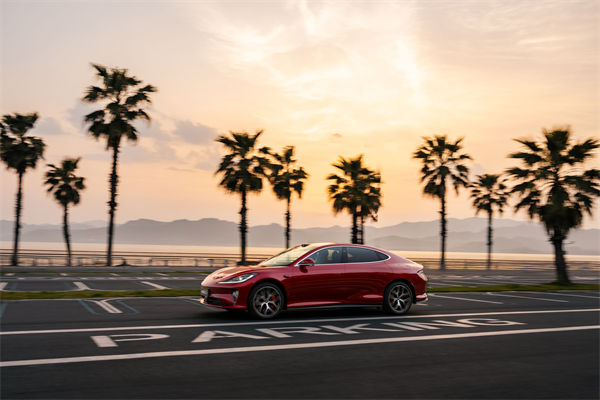 智己汽车发布线控数字底盘技术，今年下半年率先量产上车线控底盘 开启“具身智能”新时代