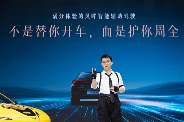 10.98万元起！五菱星光2025款开启预售，携手《和平精英》打造年轻人的智能实战利器！