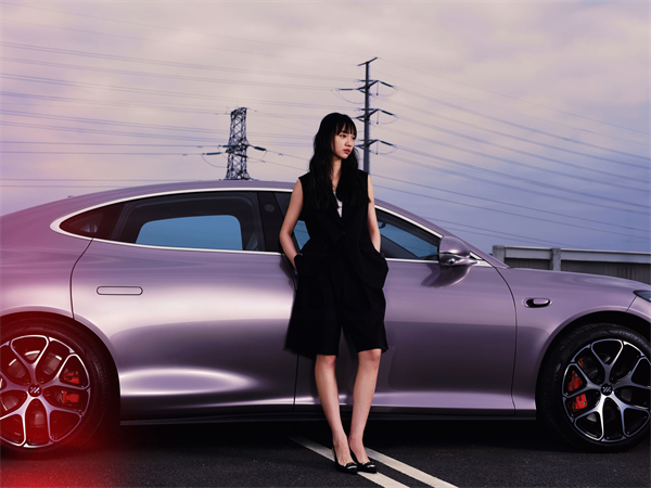 全新智己L6震撼上市，权益价20.49万~26.49万