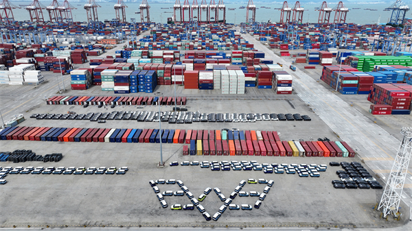 上汽通用五菱全球第300万辆新能源下线，刷新“中国智造”全球化新高度