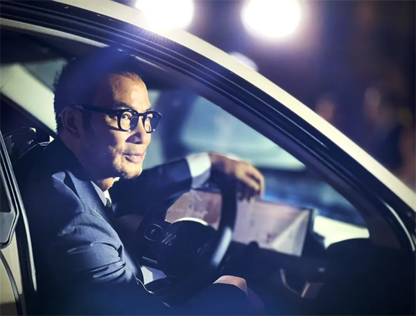 智己汽车重磅登陆香港市。6系双车同步上市