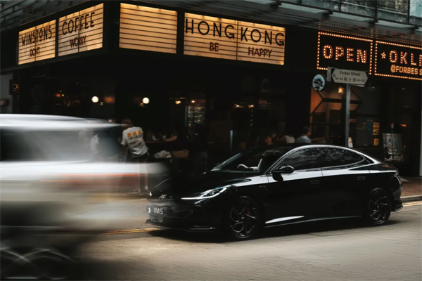 智己汽车重磅登陆香港市。6系双车同步上市