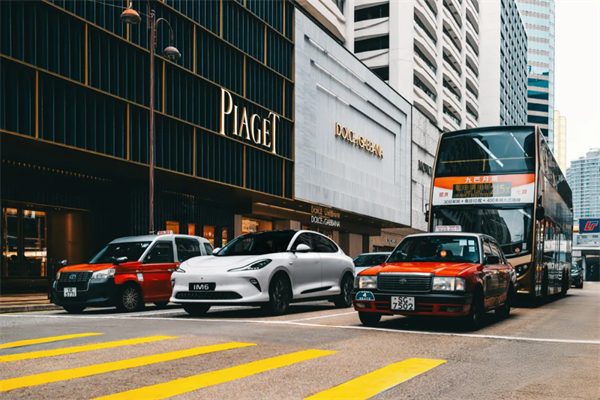 智己汽车重磅登陆香港市。6系双车同步上市