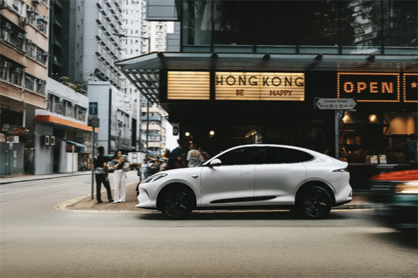 智己汽车重磅登陆香港市。6系双车同步上市