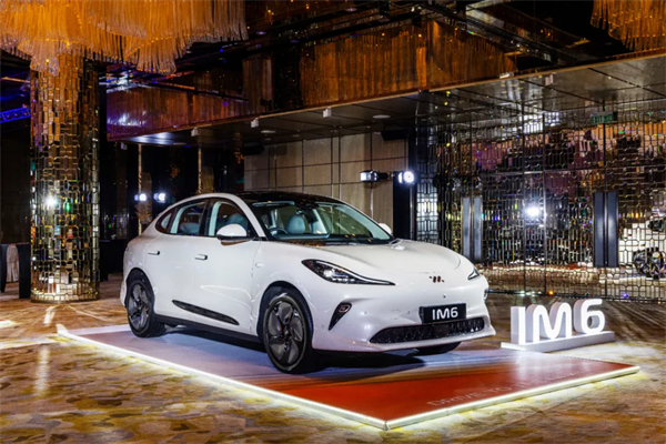 智己汽车重磅登陆香港市。6系双车同步上市