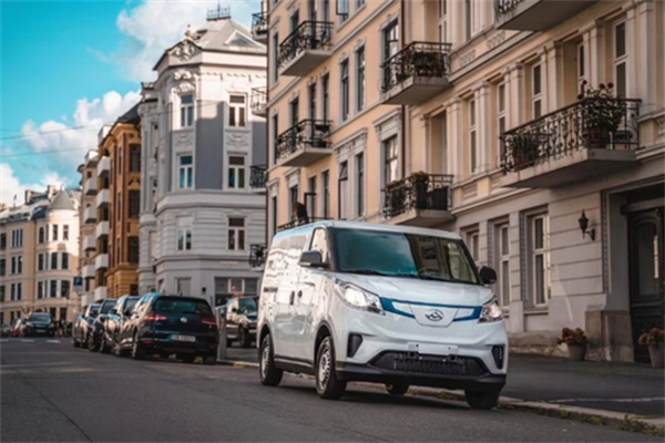 全球物流巨头绿色首。∩掀笸ㄕ痘馜HL欧洲最大单，助推中国新能源技术出海