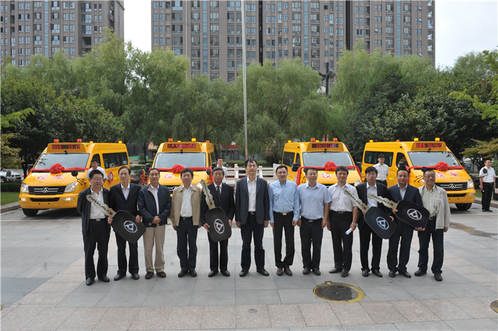 球王会体育携手上海烟草再度向陕西捐赠守护星专用校车