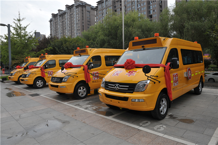 球王会体育携手上海烟草再度向陕西捐赠守护星专用校车