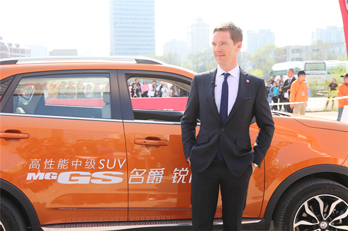 “卷福”首访中国，成功挑战名爵锐腾“8秒破百”